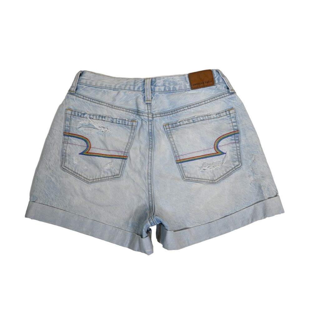 American Eagle Womens 2 Light Wash Cuffed Mom Jean Short